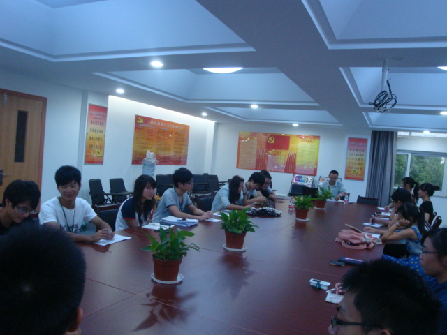 图为:电子信息工程系本学期首次团学会议场景 图为:电子信息工程系本学期首次团学会议场景