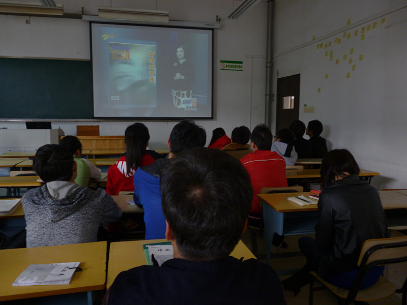 同学们在认真的观看视频 同学们在认真的观看视频