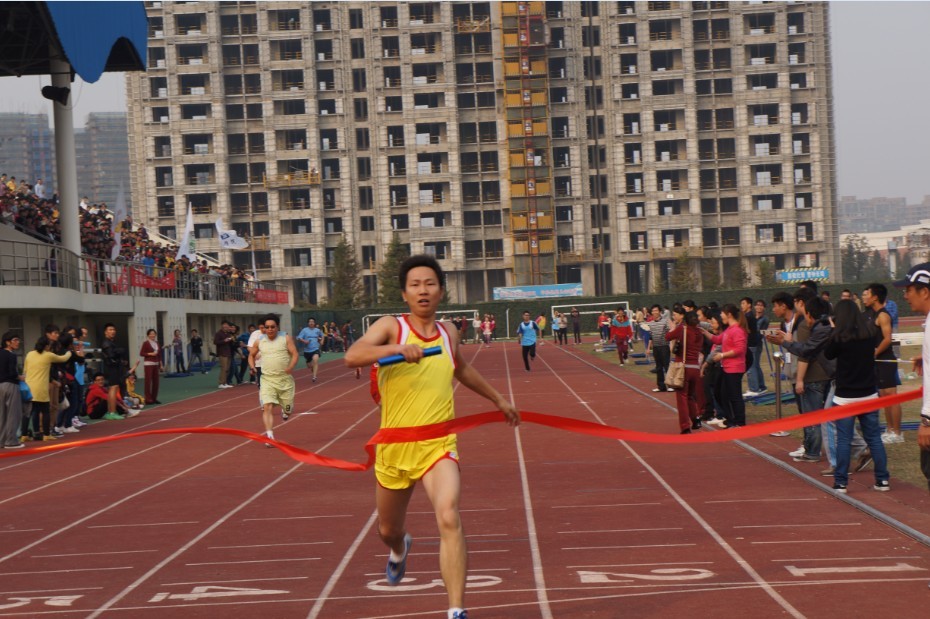图为本次运动会比赛现场
