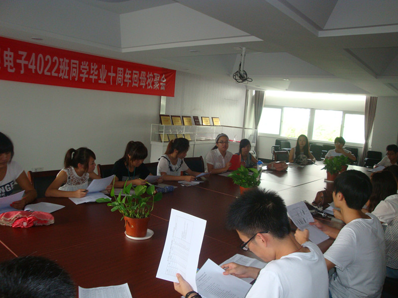 图为：电子信息工程系班级助理辅导员培训会现场