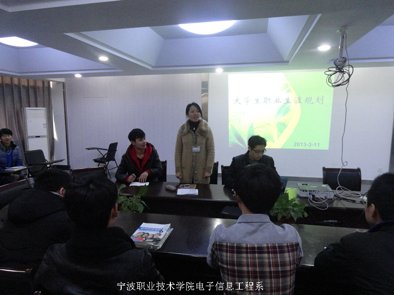 图为：成功大学开课现场