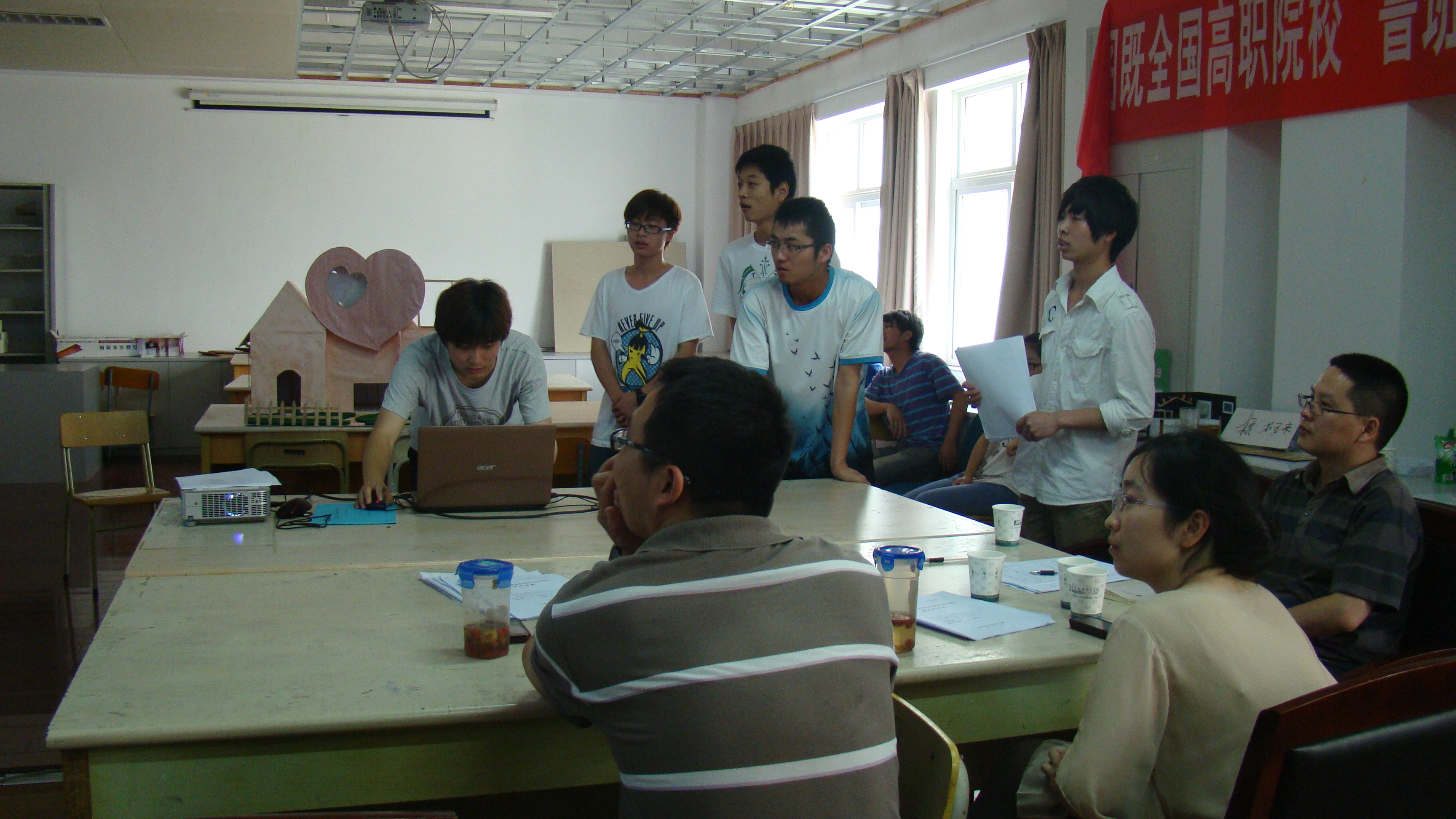 答辩同学精彩地在解说