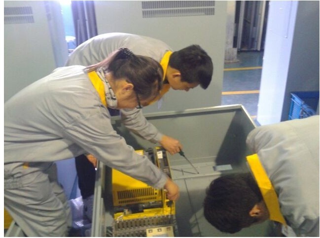 图为海天学院海天班学生下企业实习