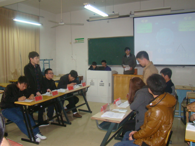 双方在激烈的辩论