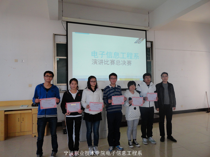 图为：获奖选手的合影